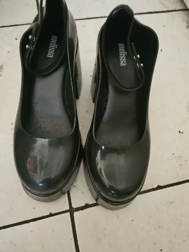 Melissa número 35 , $200,00 Reais.