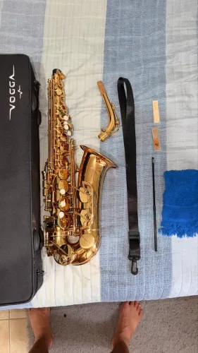 Vendo saxofone alto Vogga 1800 pouco usado *67 Rodrigo