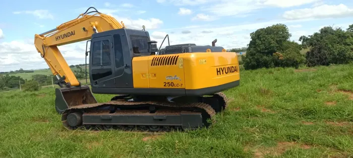 Escavadeira Hyundai 250LC7 ano 2010