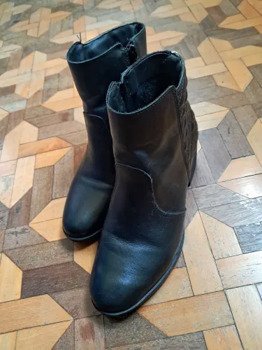 Botinha 34 feminina, preta: estilo, versatilidade e conforto.