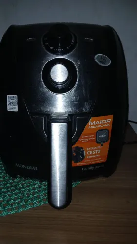 Air frayr seminova con leve enferrugem