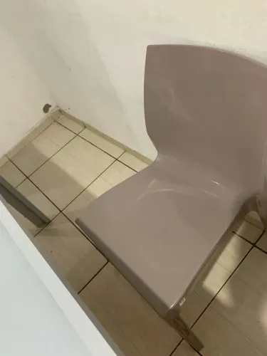 Mesa com cadeiras em perfeito estado, pouco uso. Cadeiras tramontinas. Preço negocial