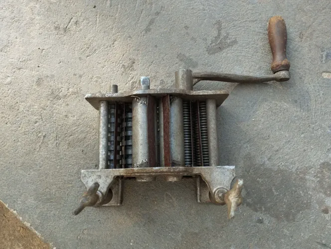 Máquina de rolo pra fazer massa macarrão.