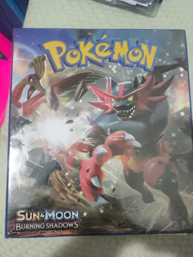 Fichário para Pokémon com 10 folhas e mais de 100 cartas