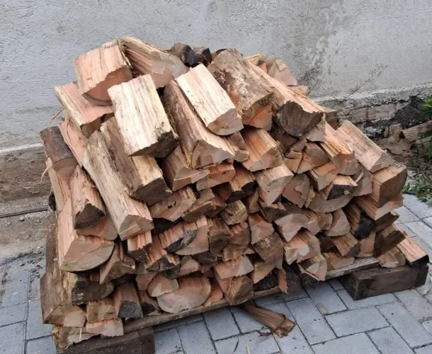 Lenha de eucalipto para lareira, fogão a lenha e churrasqueiras