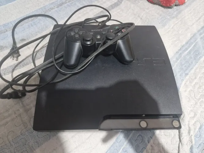 PS3 desbloqueado, funcionando perfeitamente + 2 controles. Teste na hora.