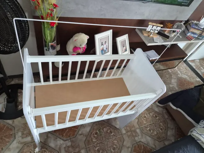 Mine berço branco com rodinhas