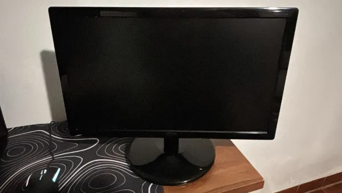 Monitor AOC 18.5" LED Slim (e943Fswk) + Cabo VGA