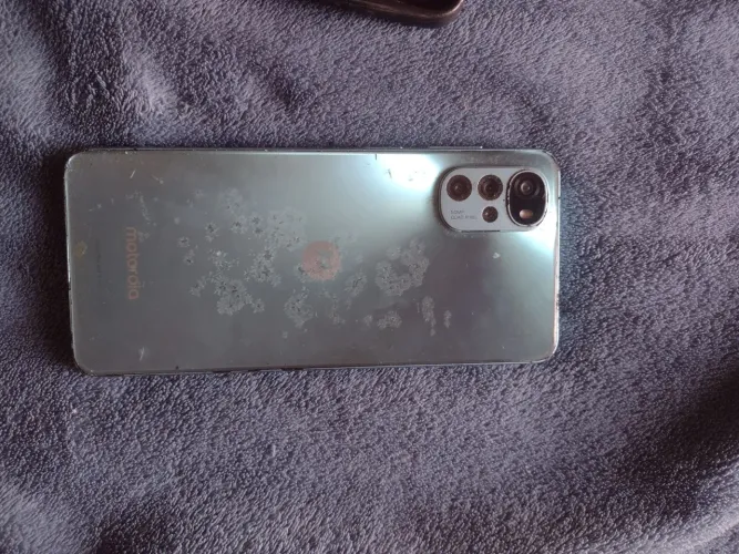 Vendo moto G22, sem nenhum defeito.