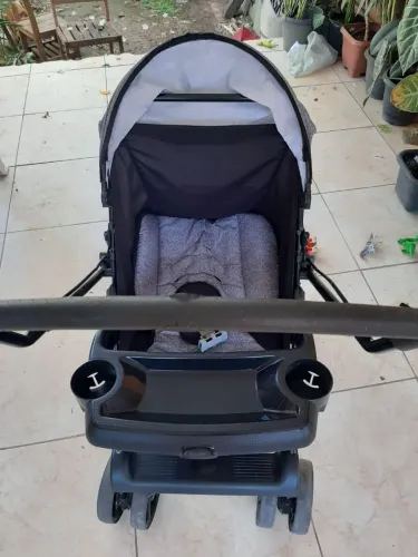 Carrinho de bebê Tutti. Ótimo estado. Santana