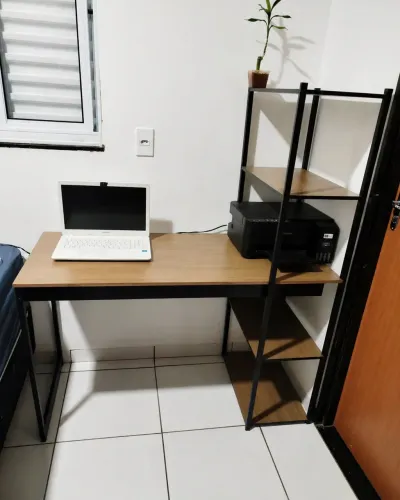 Escrivaninha com 5 prateleiras NOVO