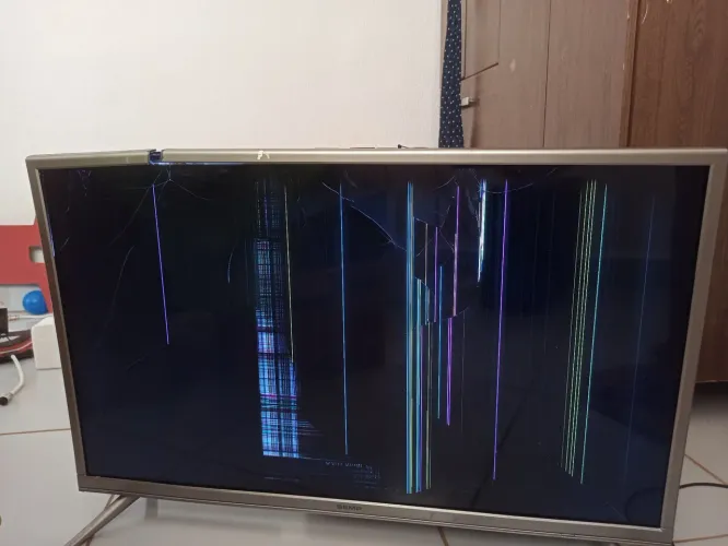 Vendo tv com defeito