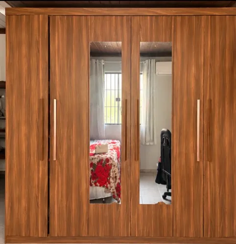 VENDO GUARDA-ROUPA GRANDE E ESPAÇOSO - R$ 650,0