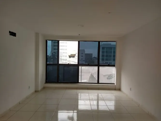 Escritório para aluguel tem 25 por 44 mt em Centro - Itaboraí - RJ