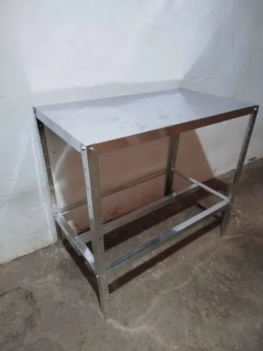 Mesa de aço galvanizado nova na caixa aceito cartão