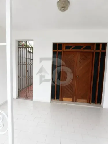 Casa Espaçosa à Venda no Cirurgia com 4 Quartos, 2 Garagens e Quintal