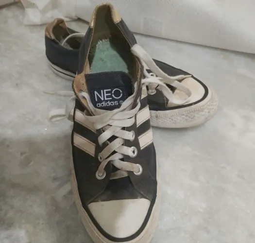 Tênis Adidas tamanho 38 - R$ 20,00