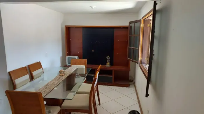 DUAS CASAS COM TOTAL DE 5 QUARTOS EM SANTA BÁRBARA