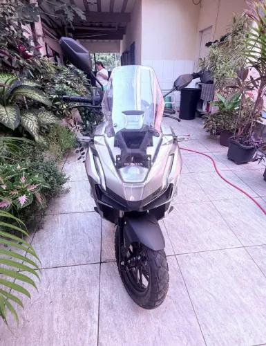 Moto a venda pouco usada.