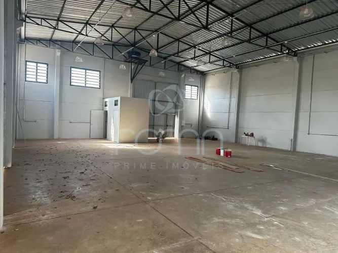 Salão Comercial para Locação às Margens da BR-153 310 m², Esquina e 9 Vagas