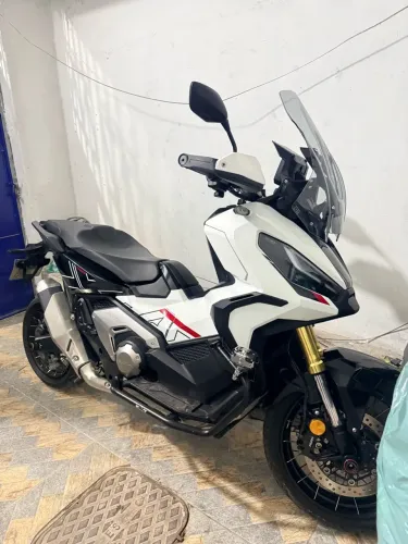 Moto Honda X ADV 750c