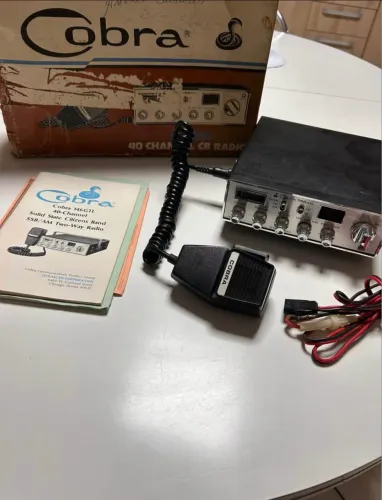 Radio Cobra 146 GTL na caixa