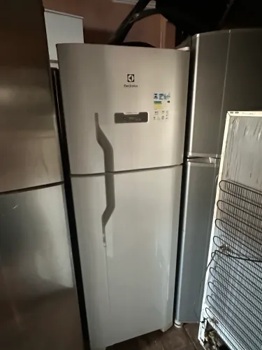Vendo geladeira Eletrolux