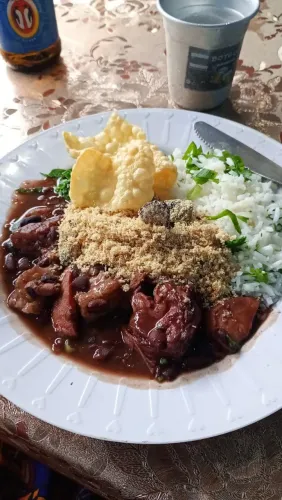 Cozinheira e chapeira 