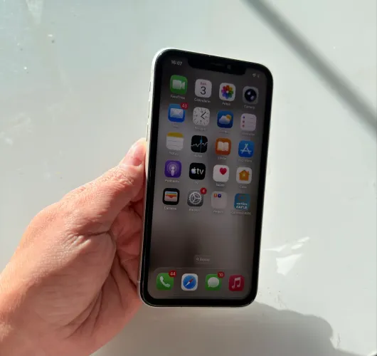 iPhone 11 - 128GB - Branco