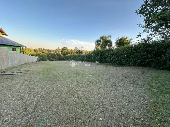 Terreno localizado no Loteamento Parque do Sol, rua Acácia na quadra D. Conta com as dimen