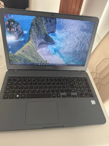 Notebook Samsung i3 tudo funcionando.