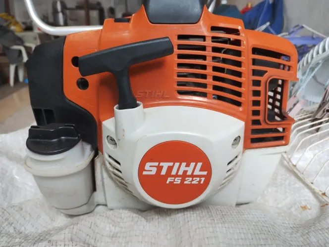 Roçadeira Stihl FS 221