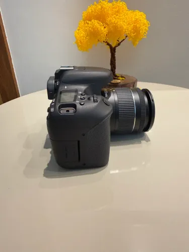 Canon 77D + Lente 18-55 mm com apenas 61 clics 