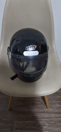 Capacete preto