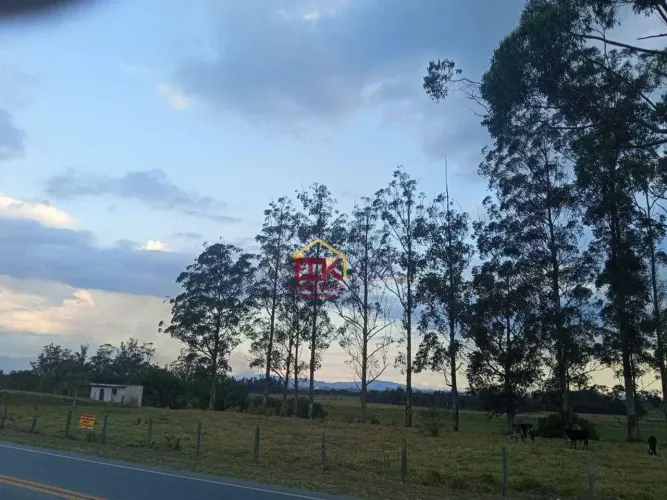 Linda área em Pindamonhangaba no bairro Ribeirão Grande