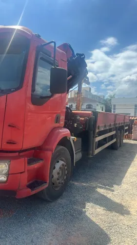 Caminhão com munck