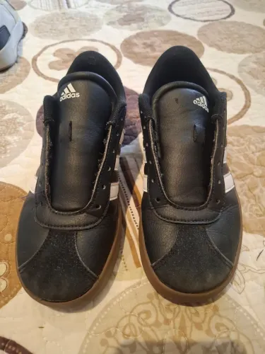 Tênis Adidas Tamanho 33