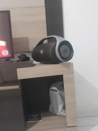 Jbl bom box com carregador 