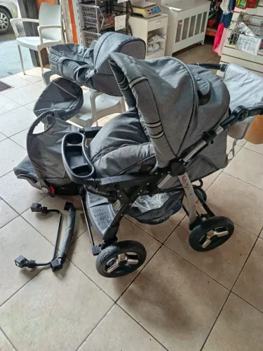 Carrinho de bebê +bebe conforto + moiseis e acessórios 