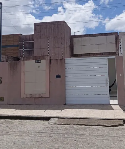 Vendo casa no santa Monica 1. Primeira rua.