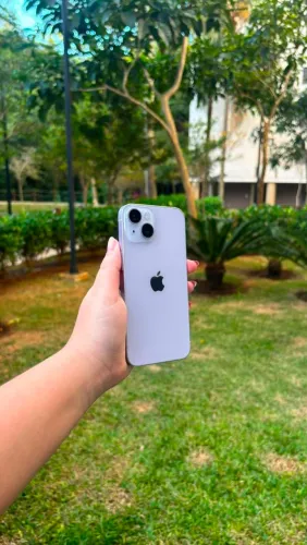 iPhone 14 lilás 