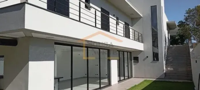 Casa em Condomínio fechado, 5 dormitórios, 3 suítes, 4 vagas de garagem. 340m² - Atibaia