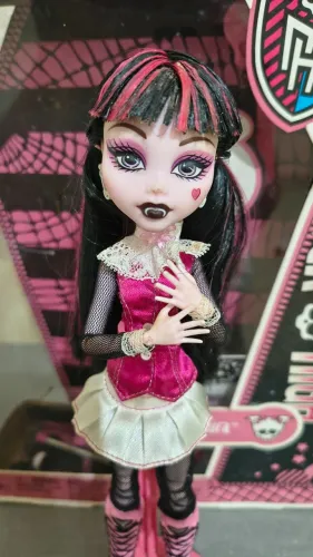 Monster high Draculaura básica