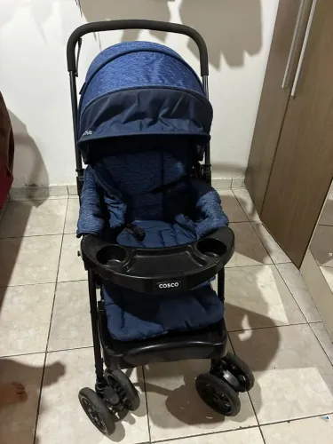 Carrinho de Bebê Cosco com Bebê Conforto - Bem Conservado
