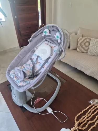 Cadeira de balanço para bebê automática