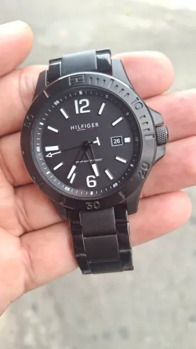 2 relógio Tommy Hilfiger original vendo olx pay mais entrega para todo Brasil faço envio