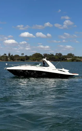 Lancha Ventura 330 Premium Motor Volvo 8.1 380HP  290 horas de uso