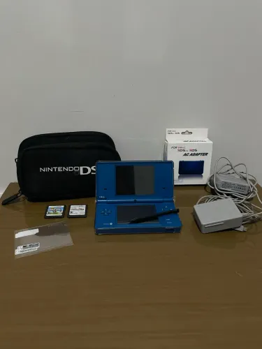 Nintendo DSi Azul + 2 Jogos Originais + Carregador Original | Completo | Bom Estado