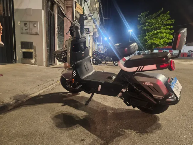 Vendo bob 1000 w , muito conservada. Nunca furou um pneu, nunca tive gasto, muito boa