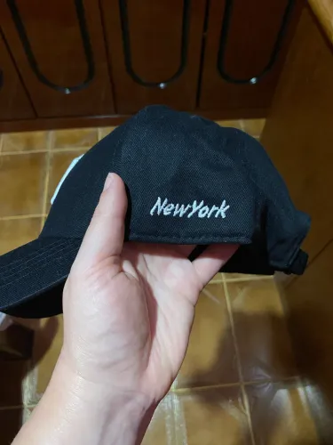 Vendo 2 Bonés Novos Unissex